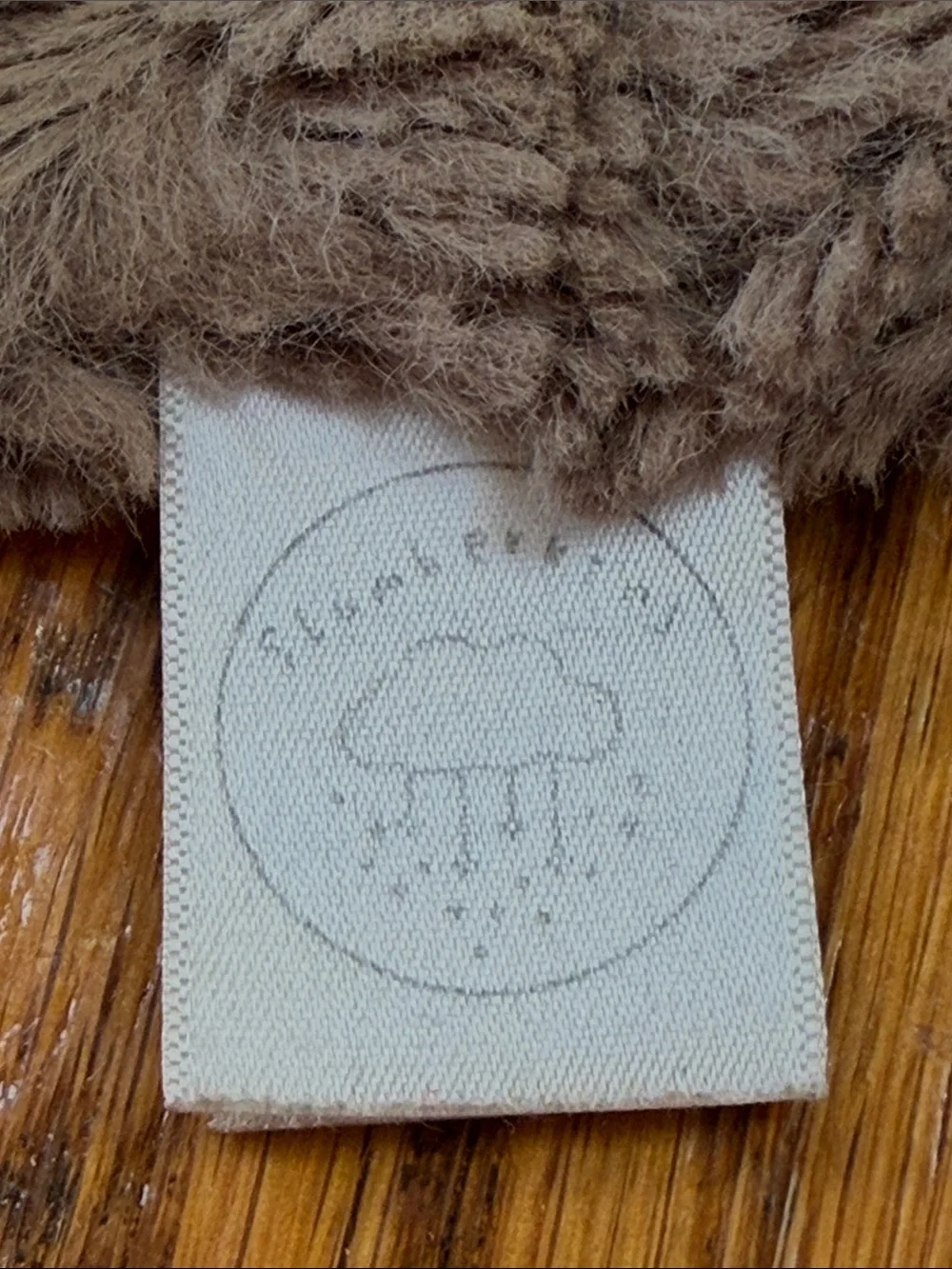 Slumberkins Yeti Bigfoot snugly. Approximately 14”. Good condition.